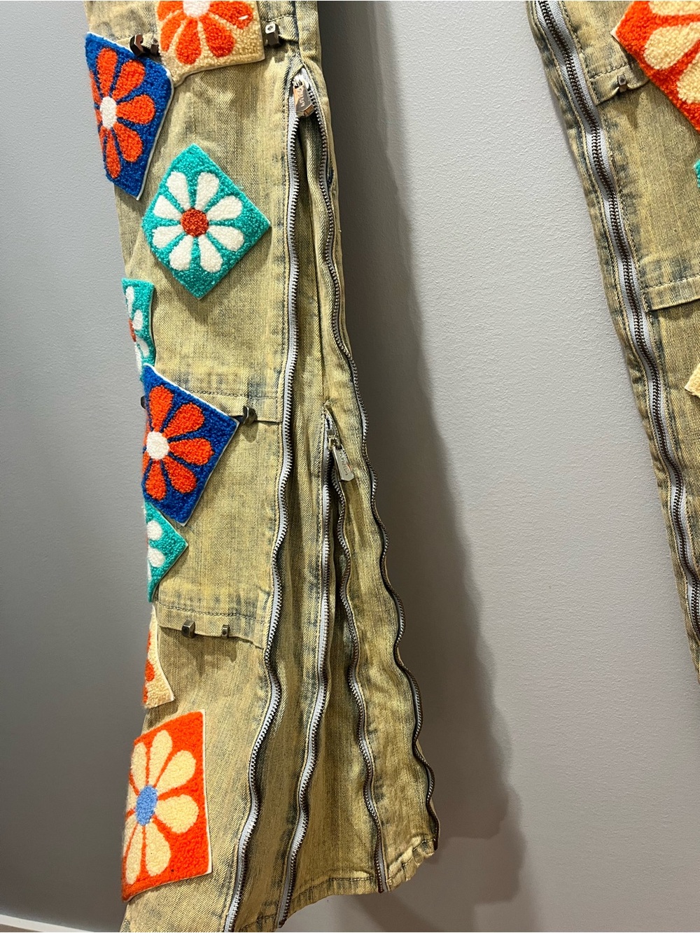 GUAPI Vintage Flowers Denim Stacked Jeans Men’s Size 34 Khaki Patchwork Flared - Picture 4 of 16